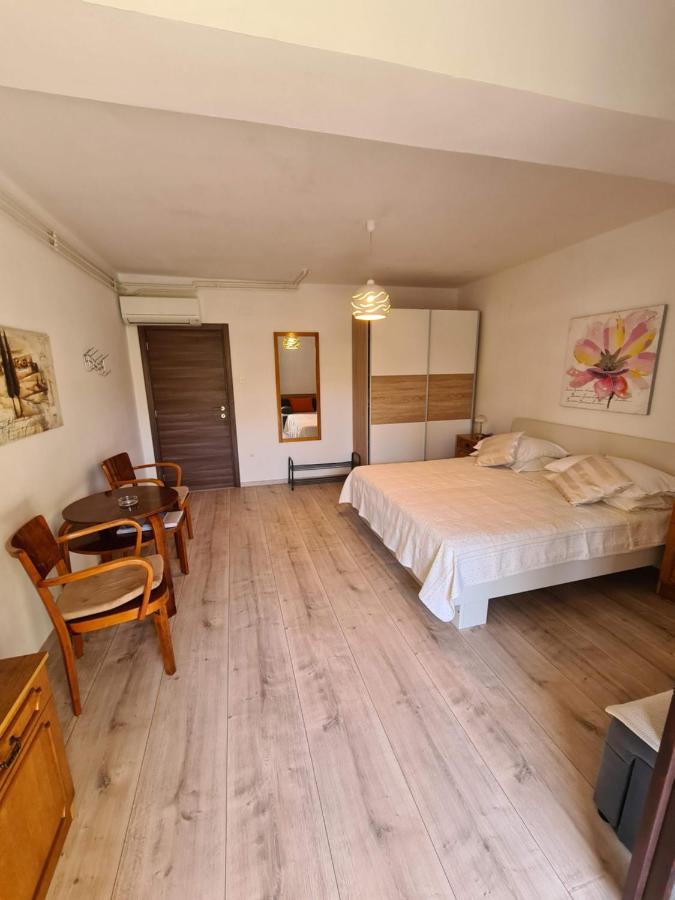 Apartments Ana เมดูลิน ภายนอก รูปภาพ