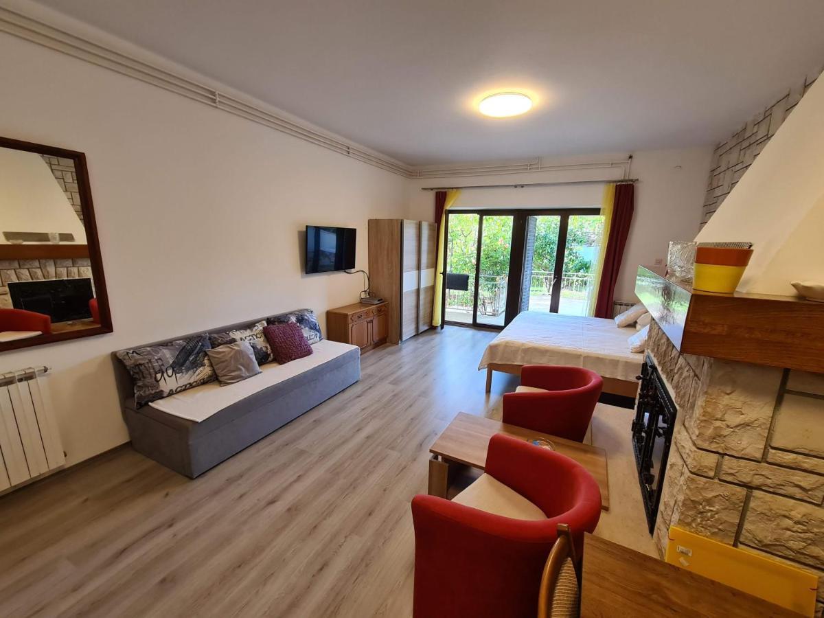 Apartments Ana เมดูลิน ภายนอก รูปภาพ